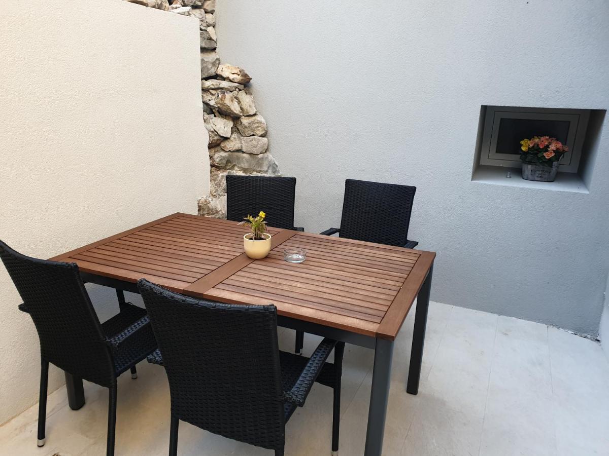 Castel Lejlighed Mali Lošinj Eksteriør billede
